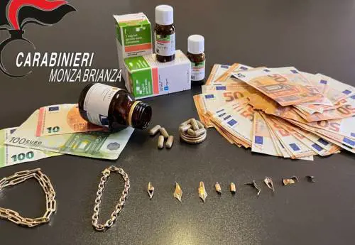 "Offerte per i bambini poveri". Poi narcotizzava le vittime e le derubava