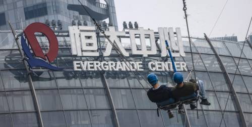 Crollo da incubo in borsa per Evergrande: così l'immobiliare spaventa la Cina (e Xi)