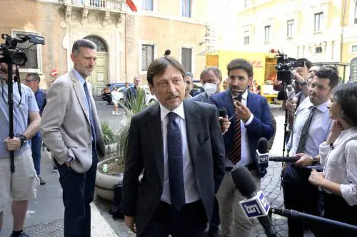 I democratici sventolano l'agenda Draghi ma riempiono le liste di estremisti No Tap