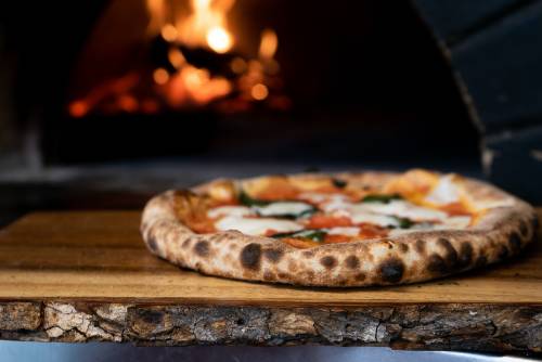 Il cuore di Napoli: pizze per i bisognosi