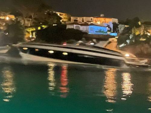 Lo yacht da 21 metri finisce sugli scogli: un morto e sei feriti 