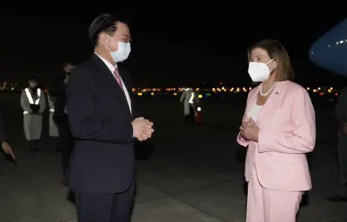 La Cina usa missili e caccia per minacciare Taiwan