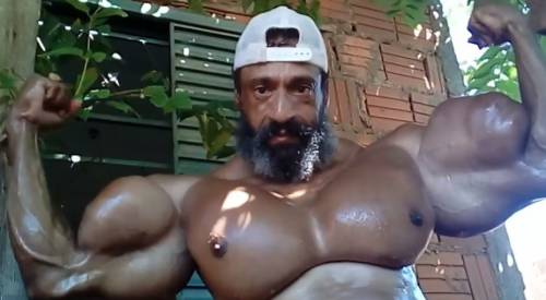 Si inietta per anni liquido gonfia-muscoli: morto "Hulk brasiliano"