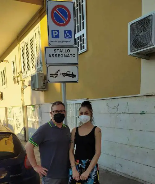 Strisce ben visibili per i posti auto dei disabili. Una bella iniziativa ad Afragola