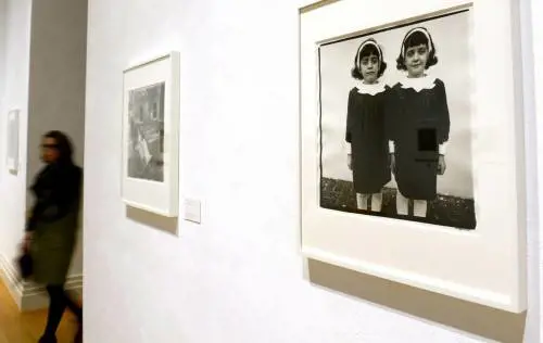 I "mostri" di Diane Arbus: "Prigioniera di un senso d’irrealtà"