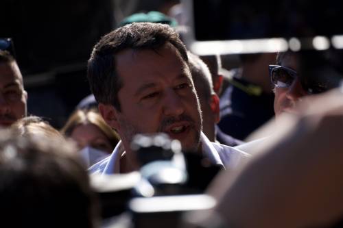 "Serve un commissario straordinario per gestire i migranti": la proposta di Salvini