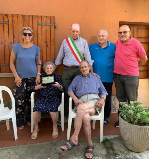 Sposi durante la guerra. Oggi festeggiano ottant'anni insieme