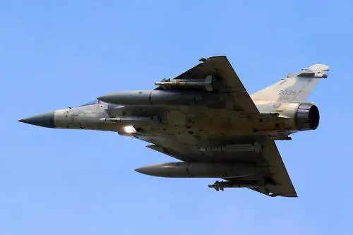 La Cina spaventa Taiwan: esercitazioni d'attacco con 71 aerei da guerra