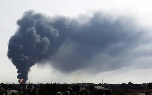 L'incidente poi il rogo: la strage che riapre le ferite della Libia