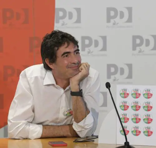 L'ultima sparata della sisnitra: patrimoniale e cannabis per il reddito universale