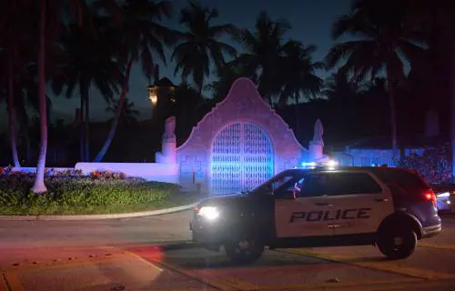 Mar-a-Lago, blitz di 9 ore senza testimoni. La Casa Bianca ribadisce: "Noi all'oscuro"