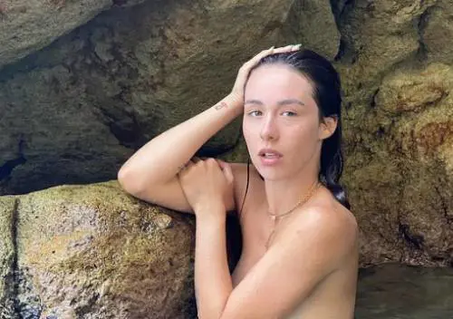 "Sesso? Gli uomini non sanno...". Scoppia la polemica su Aurora Ramazzotti