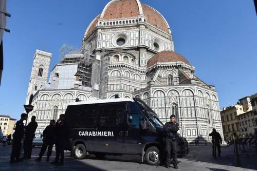 Una pattuglia dei carabinieri in centro a Firenze