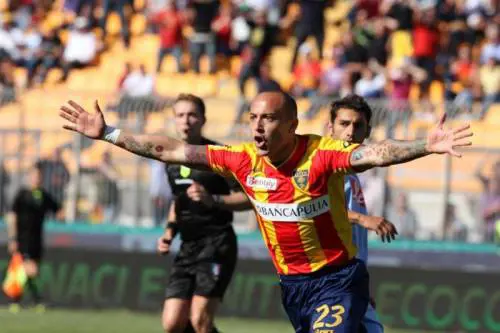 Chevanton esulta dopo un gol 