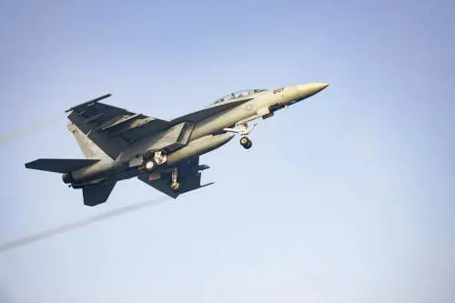 Jet Usa cade dalla portaerei. In zona le navi di Mosca