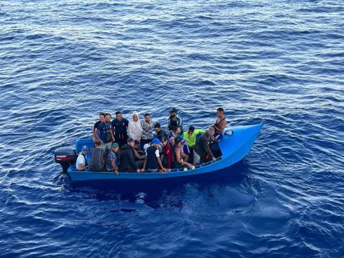 Continua l'assalto alle coste italiane: 800 immigrati in 24 ore