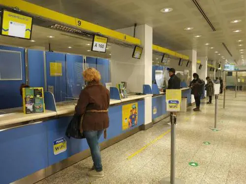 Un ufficio di Poste Italiane (foto di repertorio)