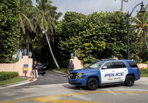 Il mandato, il giudice e le prove: nuovi dubbi sul raid anti-Trump