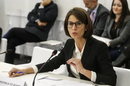 Le "mogli di..." si offendono ma non mollano i seggi sicuri
