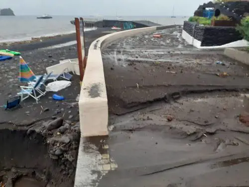Fiumi di fango e frane: i danni del maltempo nel sud Italia