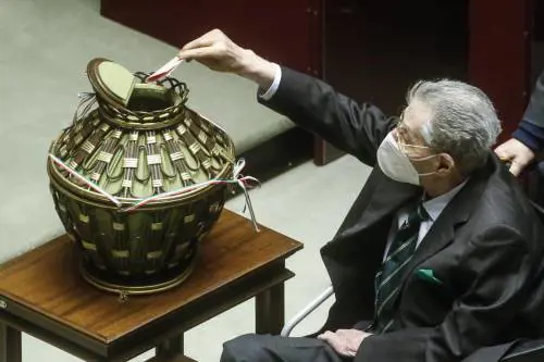 Malore in casa per Umberto Bossi: ricoverato in ospedale, non è in pericolo di vita