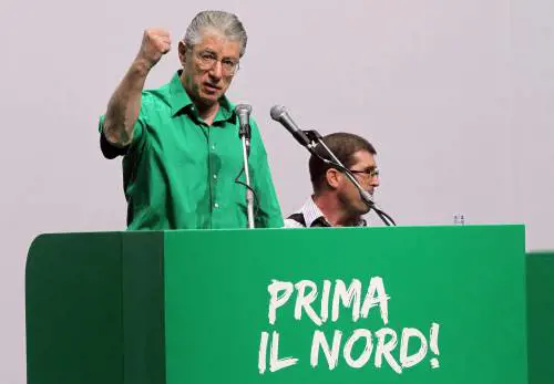 "L'autonomia del Nord ha fatto grande la Lega". Bossi torna alle origini