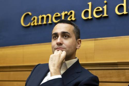 Di Maio non vola in economy: 31 viaggi sugli aerei di Stato