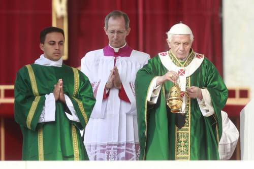 La vita pubblica di papa Benedetto XVI