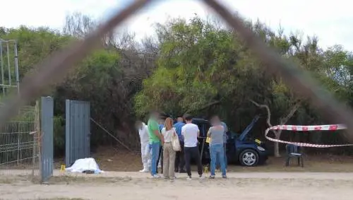 Paura tra i bagnanti: uomo ucciso in una sparatoria nel Foggiano