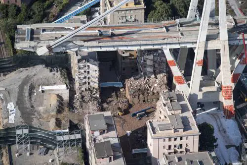 "Ci faceva sentire a casa": le storie dimenticate degli sfollati del Ponte Morandi