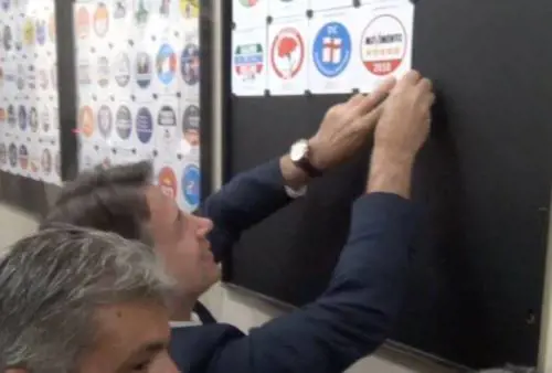 Conte, il dettaglio che lo umilia: cosa manca nel simbolo 5s 