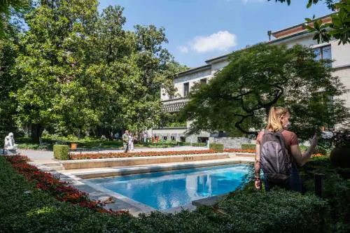 Villa Necchi Campiglio, ultimo aperitivo all'ombra delle magnolie