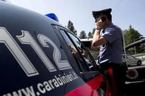 Una volante dei carabinieri (foto di repertorio)