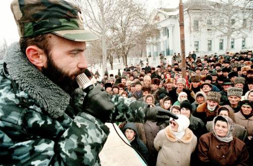 Il vero volto del "Bin Laden russo": così osò sfidare lo Zar