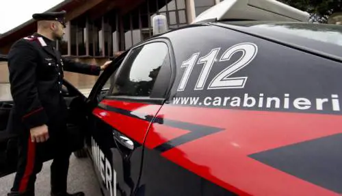 Una volante dei carabinieri di Pisa (foto di repertorio)