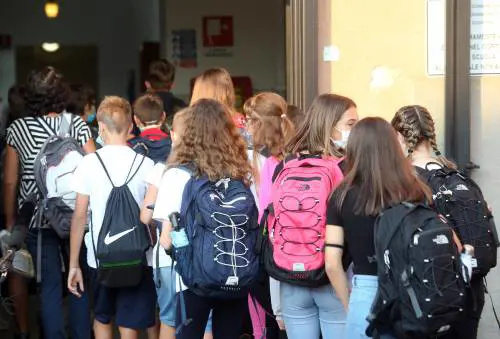 Allarme nelle scuole di Roma: ecco l'ultima moda del momento