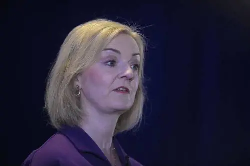 "Gli inglesi? Degli sfaticati". L'ultima gaffe di lady Truss