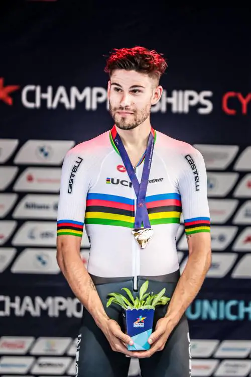 "Dalla Roubaix al Giro. Solo la corsa all'altare (per ora) può aspettare"