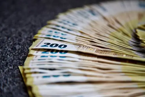 Bonus 200 euro per colf e badanti: ecco quando arriva
