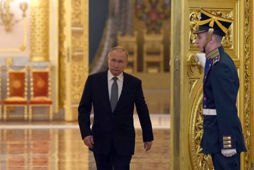 Mosca cambia strategia: ecco come "avverte" l'Occidente
