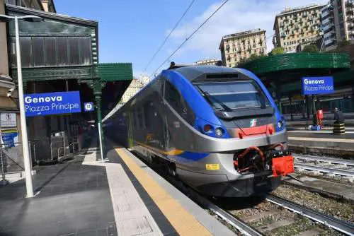 Un treno sulla linea Genova - La Spezia