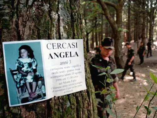 "C'è una ragazza...": le ricerche, la speranza. Dov'è Angela Celentano