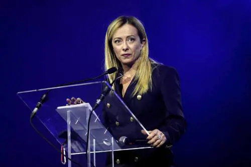 Ora la sinistra si accorge che il fango è un boomerang