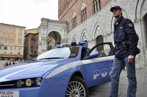 Una volante della polizia a Siena