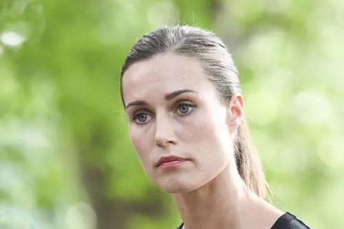 "Anche i politici hanno bisogno di divertirsi". Sanna Marin e la doppia morale dei suoi fan