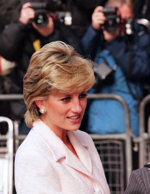 Quel collier di diamanti disegnato da Lady Diana che non trova pace 