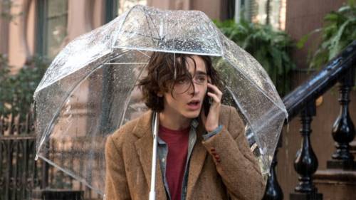 Le accuse di molestie contro Woody Allen hanno tardato l'uscita di Un giorno di pioggia a New York