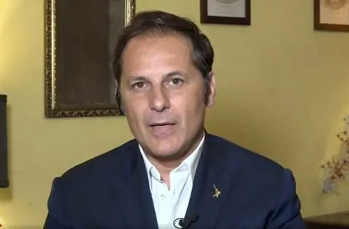 "È molto semplice". Siri smentisce in diretta Cottarelli sulla Flat tax