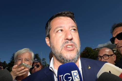 "Non ne hanno azzeccata una": Salvini contro i televirologi del Pd