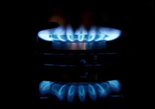 Il gas tocca quota 315 euro e il governo abbassa i consumi: ecco cosa succede